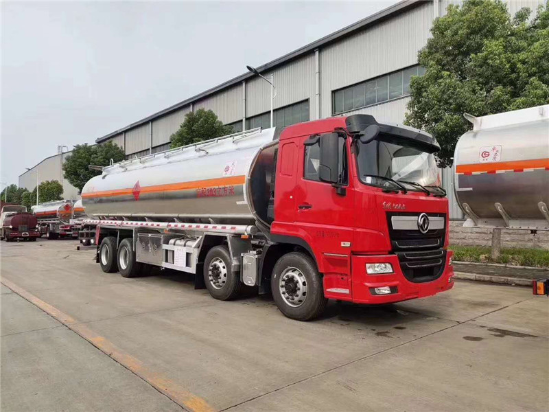 東風(fēng)前四后八30.3方鋁合金油罐車(chē)