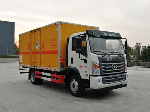 楚勝牌CSC5121XZWDY型雜項(xiàng)危險(xiǎn)物品廂式運(yùn)輸車