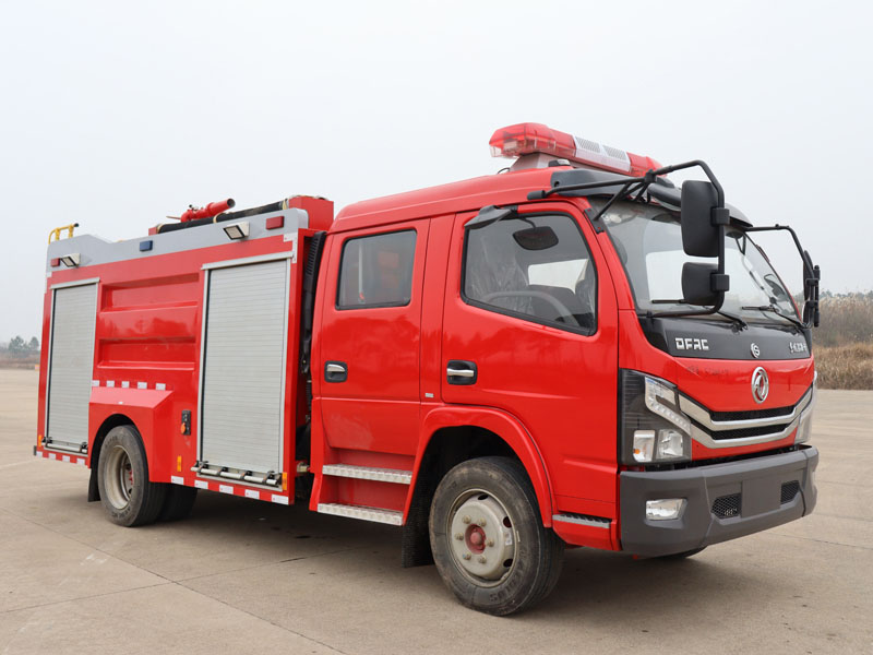 東風(fēng)多利卡5噸泡沫消防車
