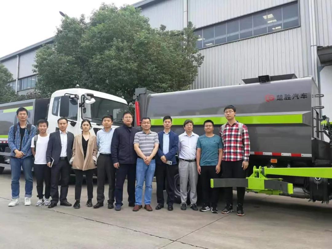 驚艷！“智能機械臂”自裝卸式垃圾車震撼問世