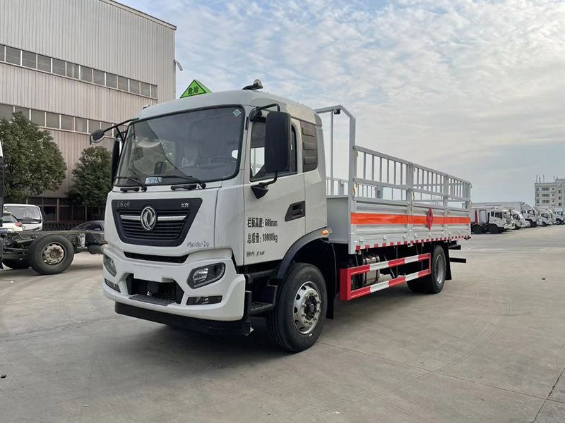 東風(fēng)天錦6.7米氣瓶運(yùn)輸車