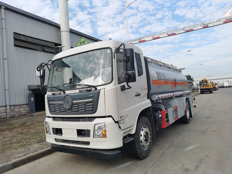 東風天錦國六新規油罐車