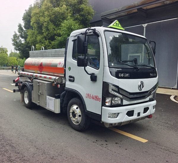 楚勝牌CSC5045GJY6L型加油車