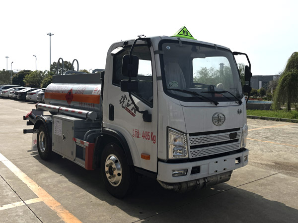 楚勝牌CSC5040GJYCA6型加油車