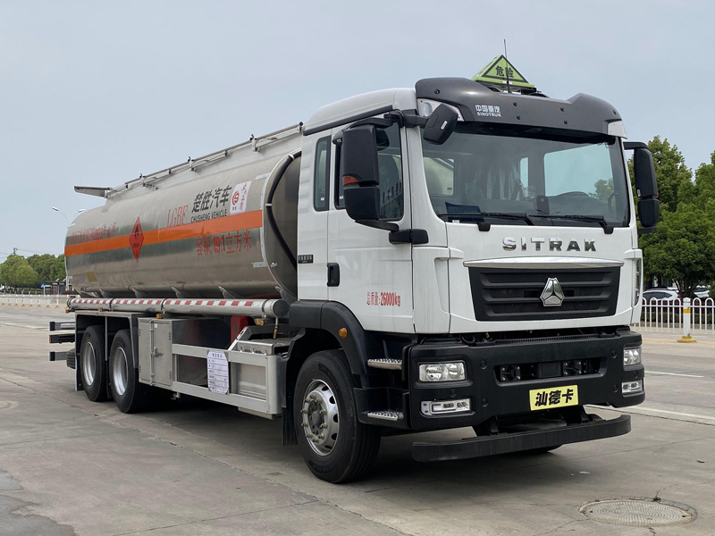 楚勝牌CSC5266GYYLZK6A型鋁合金運油車