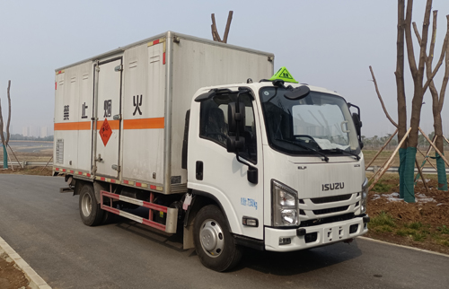 楚勝牌CSC5070XQYJW6型爆破器材運(yùn)輸車(chē)
