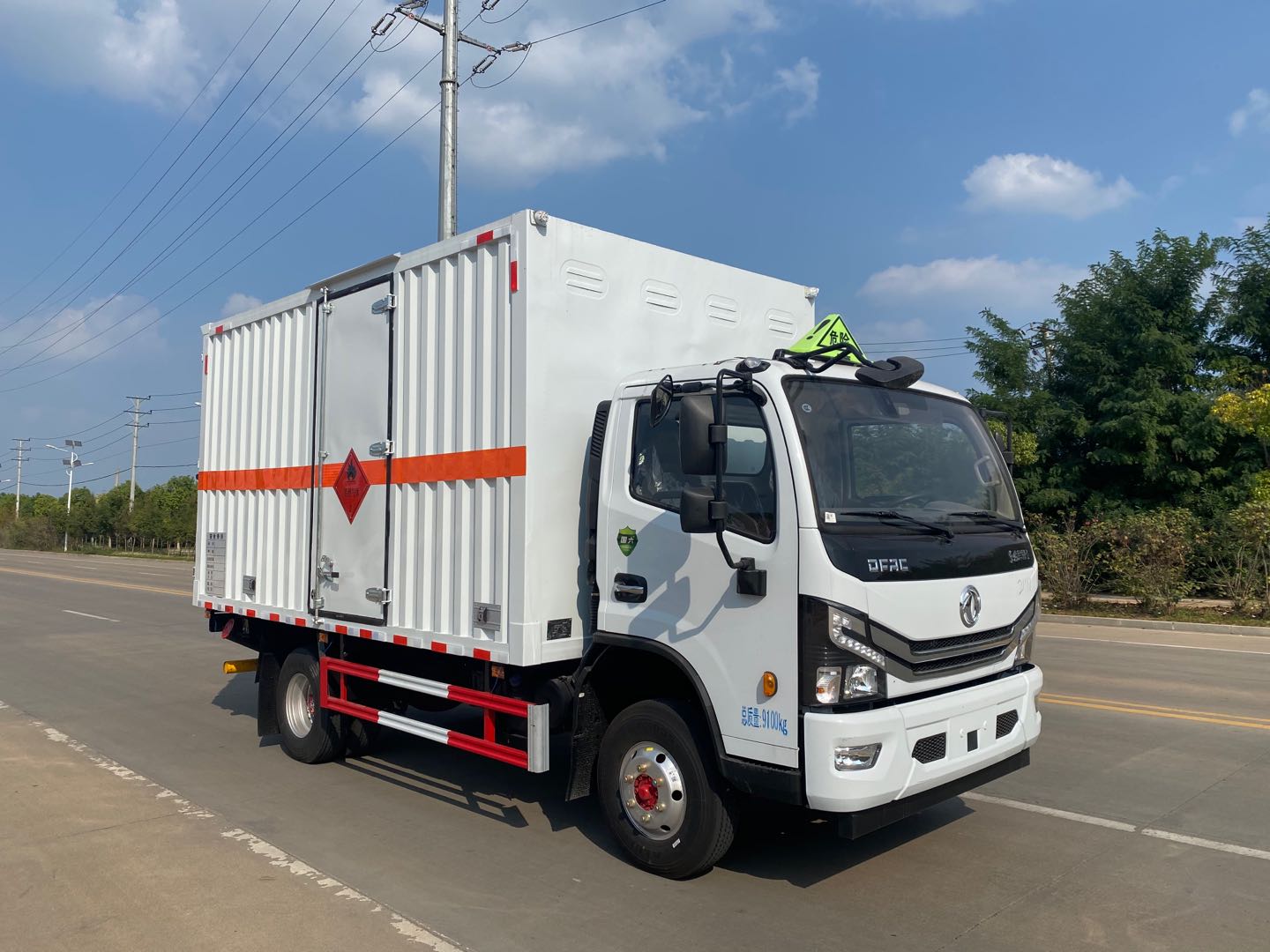 楚勝牌CSC5095XRQ6型易燃氣體廂式運輸車