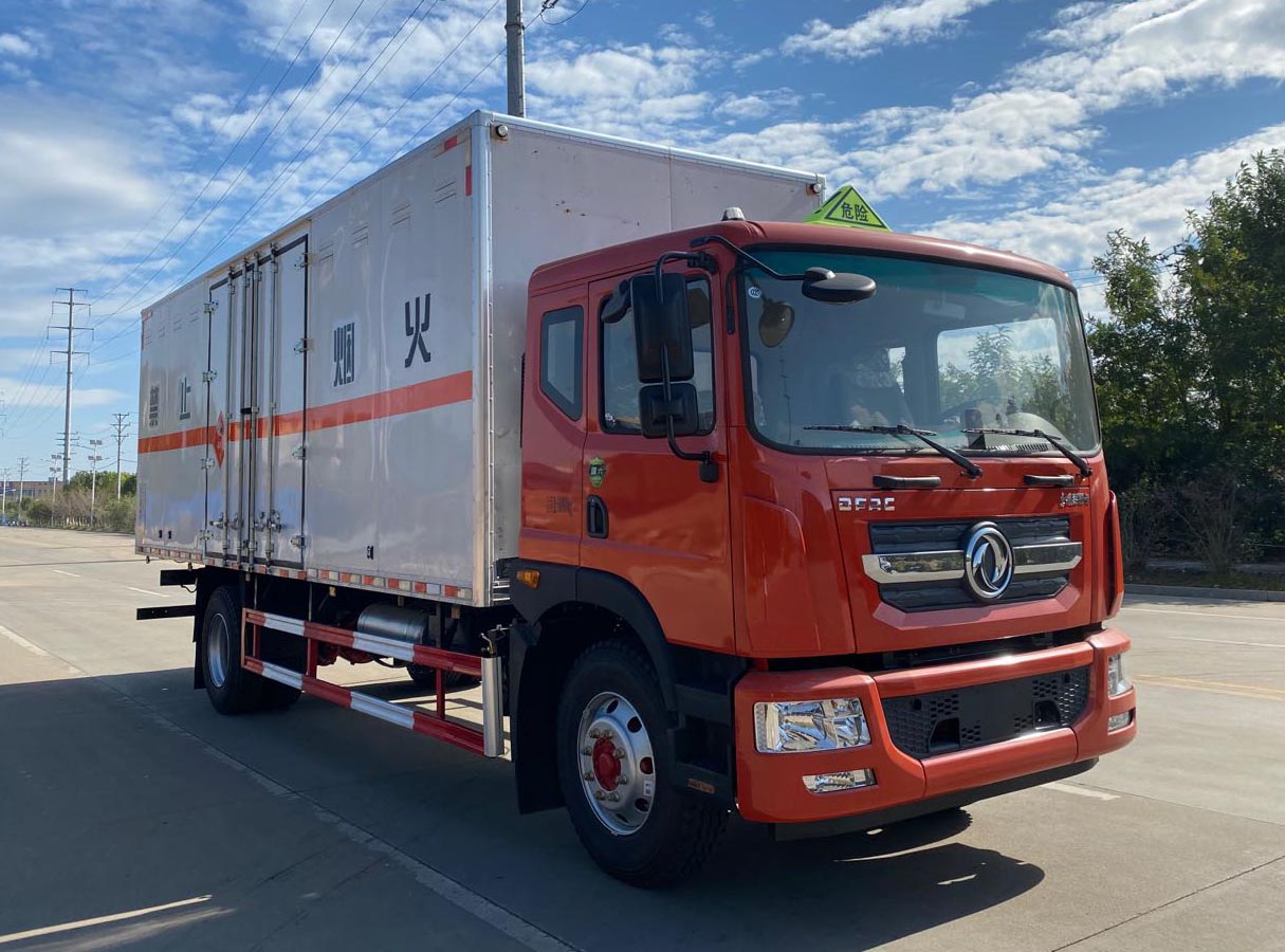 楚勝牌CSC5185XRY6型易燃液體廂式運輸車