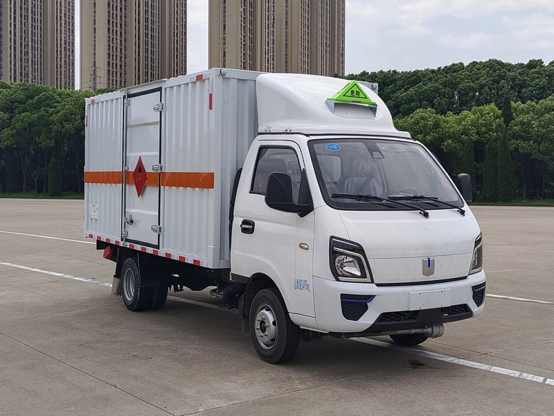 楚勝牌CSC5030XRYZB6型甲醇易燃液體廂式運輸車